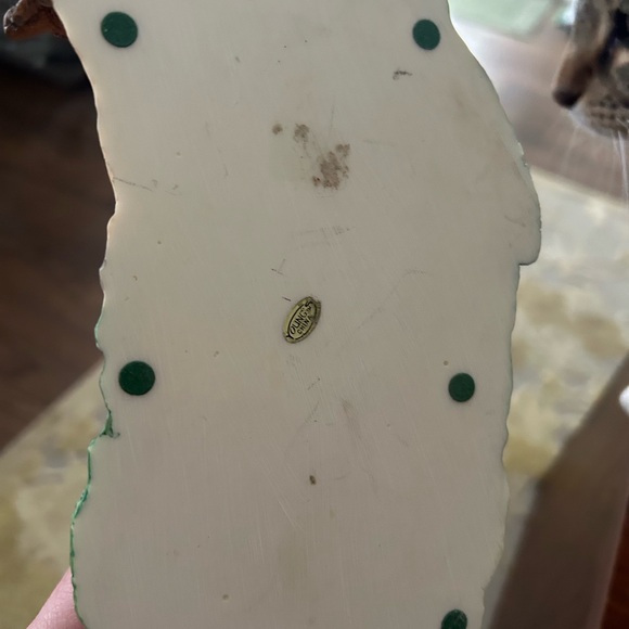 Beautiful Painted Sculpture of Native
Americans Sitting Around Camp Fire - Picture 3 of 4